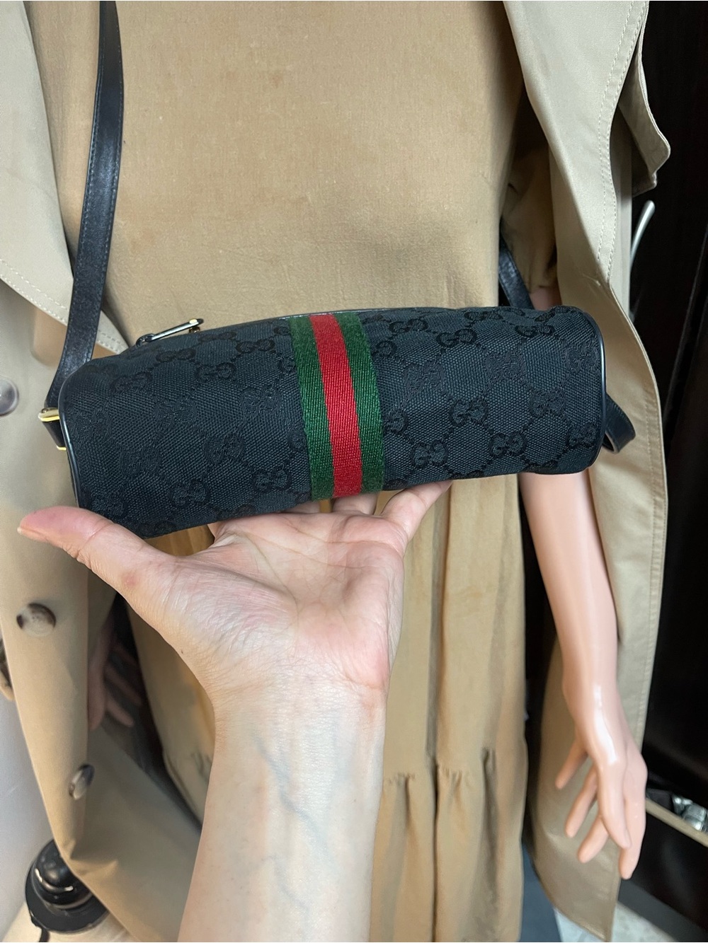 Authentic Gucci vintage web sherry line black crossbody bag - Picture 6 of 12